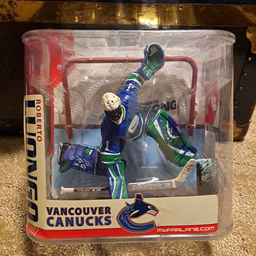 Vancouver Canucks Roberto Luongo Action Figure 2007 Green & Blue